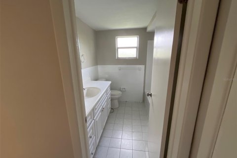 House in Port Richey, Florida 3 bedrooms, 126.35 sq.m. № 1803174 - photo 14