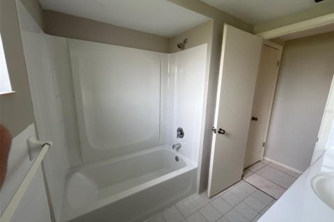 House in Port Richey, Florida 3 bedrooms, 126.35 sq.m. № 1803174 - photo 15