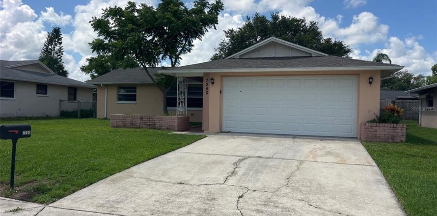 House in Port Richey, Florida 3 bedrooms, 126.35 sq.m. № 1803174