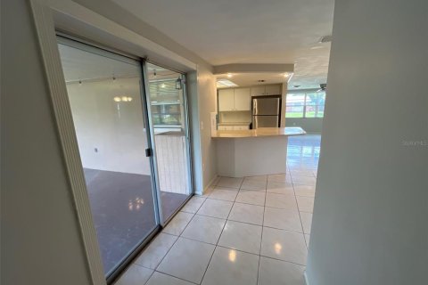 House in Port Richey, Florida 3 bedrooms, 126.35 sq.m. № 1803174 - photo 9
