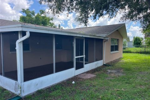 House in Port Richey, Florida 3 bedrooms, 126.35 sq.m. № 1803174 - photo 18