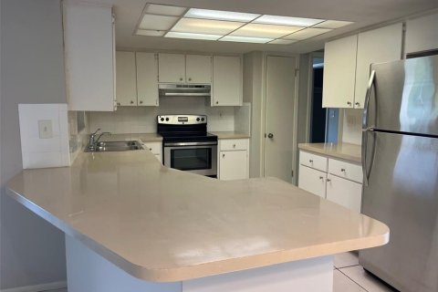 House in Port Richey, Florida 3 bedrooms, 126.35 sq.m. № 1803174 - photo 2