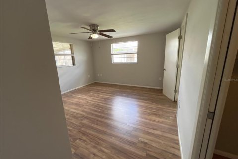 House in Port Richey, Florida 3 bedrooms, 126.35 sq.m. № 1803174 - photo 7
