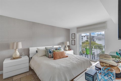 Condo in Key Biscayne, Florida, 1 bedroom  № 1881564 - photo 11
