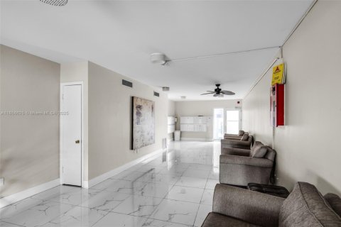 Condo in Key Biscayne, Florida, 1 bedroom  № 1881564 - photo 25