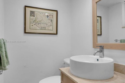 Condo in Key Biscayne, Florida, 1 bedroom  № 1881564 - photo 10