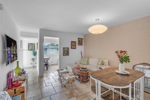 Condo in Key Biscayne, Florida, 1 bedroom  № 1881564 - photo 3