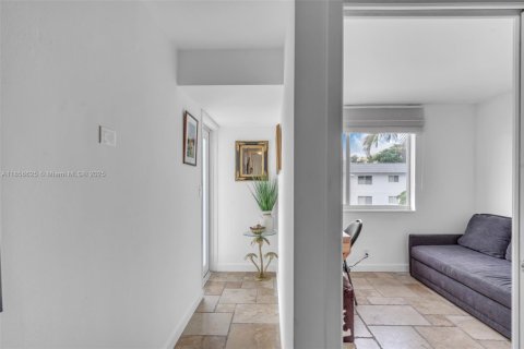 Condo in Key Biscayne, Florida, 1 bedroom  № 1881564 - photo 6