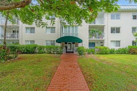Condo in Key Biscayne, Florida, 1 bedroom  № 1881564 - photo 1