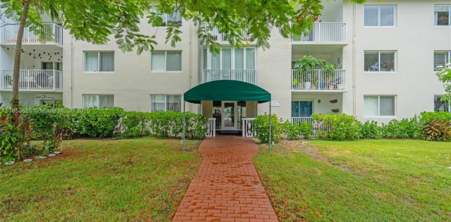 Condo in Key Biscayne, Florida, 1 bedroom  № 1881564