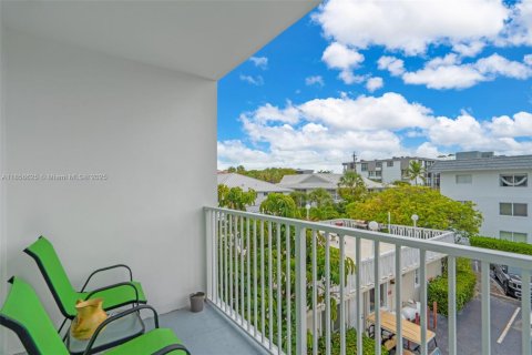 Condo in Key Biscayne, Florida, 1 bedroom  № 1881564 - photo 16