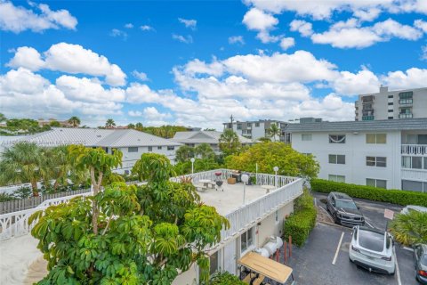 Condo in Key Biscayne, Florida, 1 bedroom  № 1881564 - photo 19