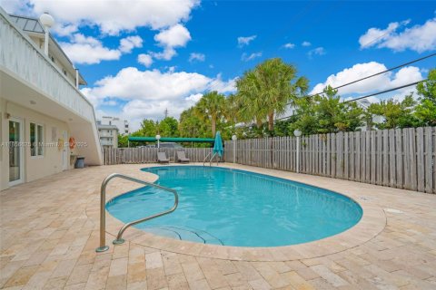 Condo in Key Biscayne, Florida, 1 bedroom  № 1881564 - photo 22