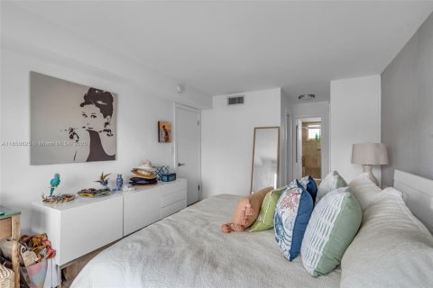 Condo in Key Biscayne, Florida, 1 bedroom  № 1881564 - photo 13