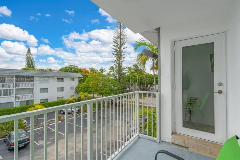 Condo in Key Biscayne, Florida, 1 bedroom  № 1881564 - photo 17