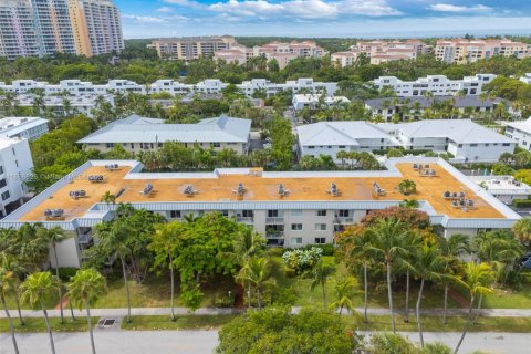 Condo in Key Biscayne, Florida, 1 bedroom  № 1881564 - photo 27