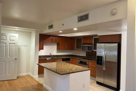 Townhouse in Coral Gables, Florida 2 bedrooms, 114.73 sq.m. № 1924340 - photo 1