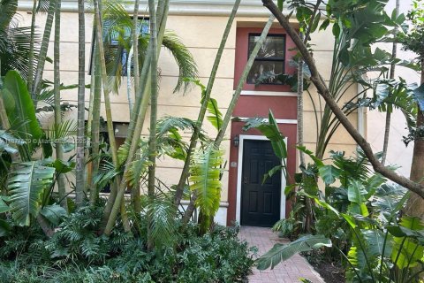 Townhouse in Coral Gables, Florida 2 bedrooms, 114.73 sq.m. № 1924340 - photo 2
