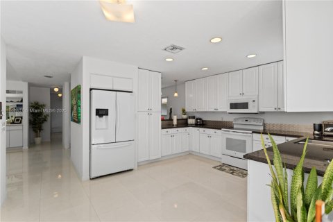 Casa en venta en Boynton Beach, Florida, 3 dormitorios, 240.06 m2 № 1891882 - foto 17