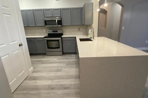 Adosado en alquiler en Kissimmee, Florida, 3 dormitorios, 181.81 m2 № 1832920 - foto 4