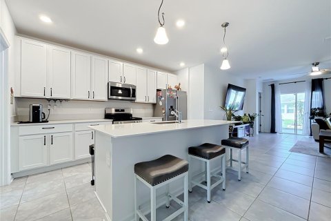 Villa ou maison à vendre à Kissimmee, Floride: 5 chambres, 221.85 m2 № 2427678 - photo 3