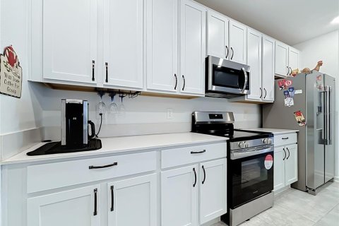 Villa ou maison à vendre à Kissimmee, Floride: 5 chambres, 221.85 m2 № 2427678 - photo 4