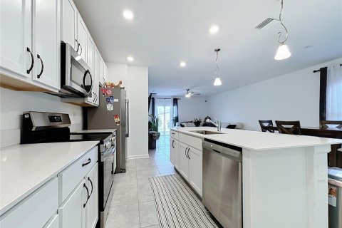 Villa ou maison à vendre à Kissimmee, Floride: 5 chambres, 221.85 m2 № 2427678 - photo 5