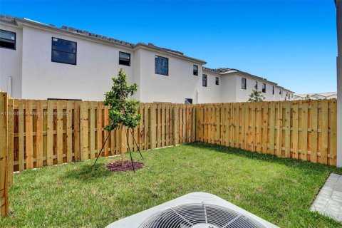 Townhouse in Homestead, Florida 3 bedrooms, 148.64 sq.m. № 1950365 - photo 22