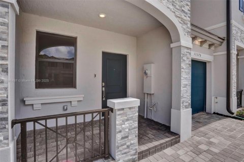 Townhouse in Homestead, Florida 3 bedrooms, 148.64 sq.m. № 1950365 - photo 4