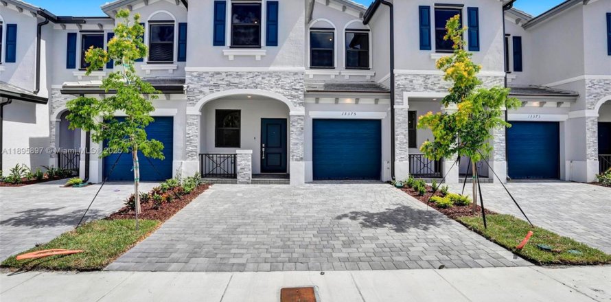 Townhouse in Homestead, Florida 3 bedrooms, 148.64 sq.m. № 1950365