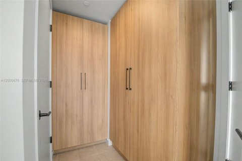 Condo in Miami, Florida, 2 bedrooms № 2176888 - photo 6