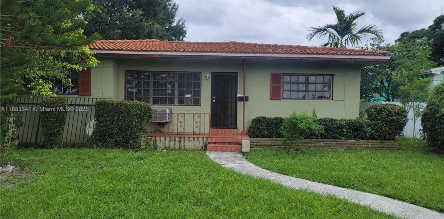 House in North Miami, Florida 5 bedrooms, 168.71 sq.m. № 2012764