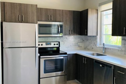 Снять в аренду квартиру в Майами-Бич, Флорида 37.16м2, № 1990791 - фото 4