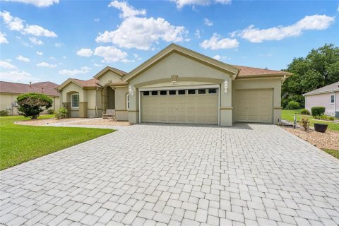 House in Summerfield, Florida 2 bedrooms, 216.74 sq.m. № 2203414
