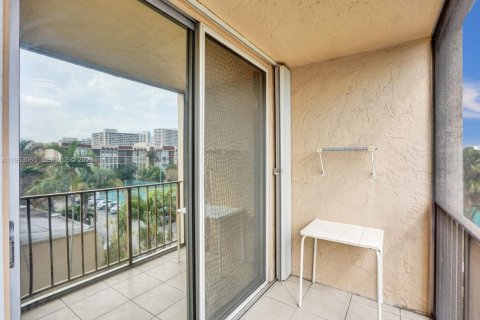 Copropriété à louer à Hallandale Beach, Floride: 2 chambres, 102.19 m2 № 2154615 - photo 26