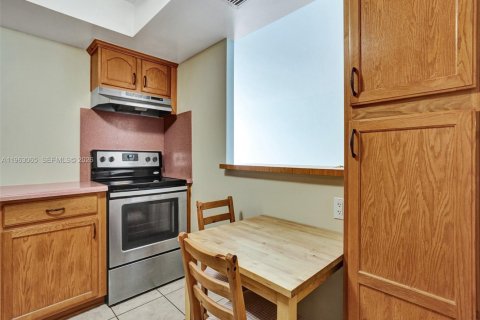 Copropriété à louer à Hallandale Beach, Floride: 2 chambres, 102.19 m2 № 2154615 - photo 11