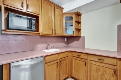 Copropriété à louer à Hallandale Beach, Floride: 2 chambres, 102.19 m2 № 2154615 - photo 12