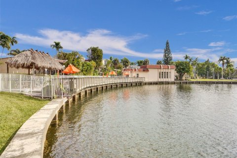 Copropriété à louer à Hallandale Beach, Floride: 2 chambres, 102.19 m2 № 2154615 - photo 30