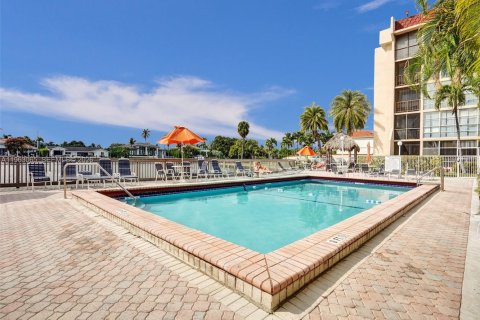 Copropriété à louer à Hallandale Beach, Floride: 2 chambres, 102.19 m2 № 2154615 - photo 29