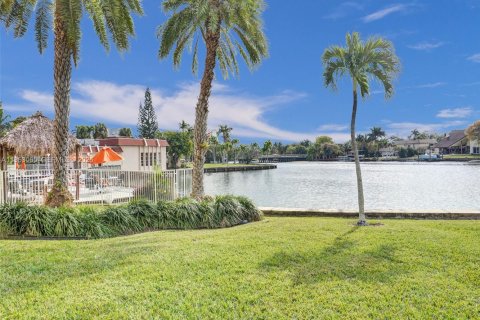 Copropriété à louer à Hallandale Beach, Floride: 2 chambres, 102.19 m2 № 2154615 - photo 28