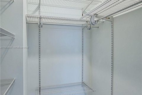 Copropriété à louer à Hallandale Beach, Floride: 2 chambres, 102.19 m2 № 2154615 - photo 23