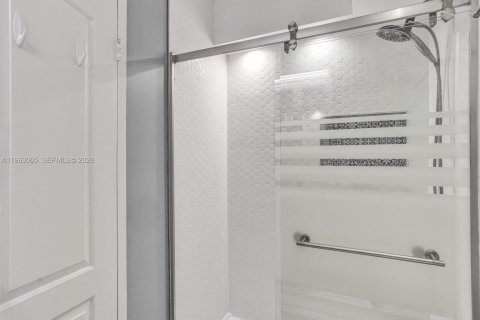 Copropriété à louer à Hallandale Beach, Floride: 2 chambres, 102.19 m2 № 2154615 - photo 20