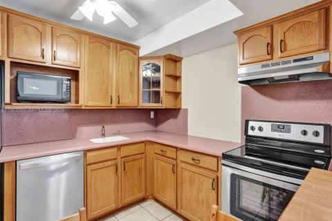 Copropriété à louer à Hallandale Beach, Floride: 2 chambres, 102.19 m2 № 2154615 - photo 5