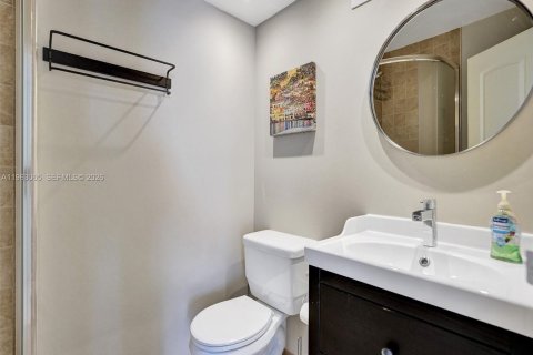 Copropriété à louer à Hallandale Beach, Floride: 2 chambres, 102.19 m2 № 2154615 - photo 4