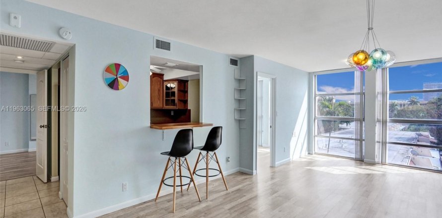 Condo à Hallandale Beach, Floride, 2 chambres № 2154615