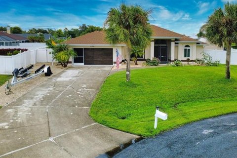 House in Port Charlotte, Florida 3 bedrooms, 187.76 sq.m. № 2424081
