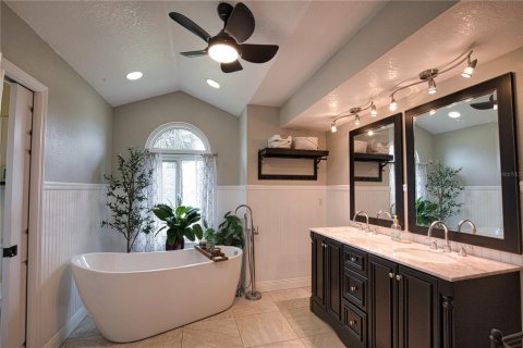 House in Port Charlotte, Florida 3 bedrooms, 187.76 sq.m. № 2424081 - photo 28