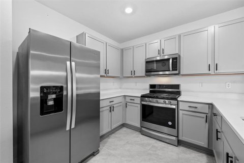 House in Zephyrhills, Florida 3 bedrooms, 147.16 sq.m. № 2286931 - photo 5