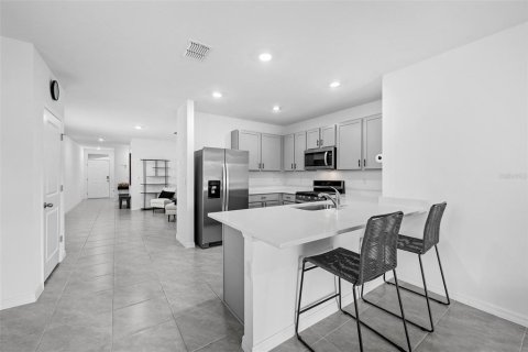 House in Zephyrhills, Florida 3 bedrooms, 147.16 sq.m. № 2286931 - photo 7