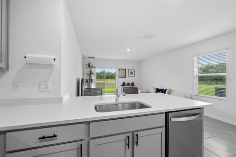 House in Zephyrhills, Florida 3 bedrooms, 147.16 sq.m. № 2286931 - photo 6